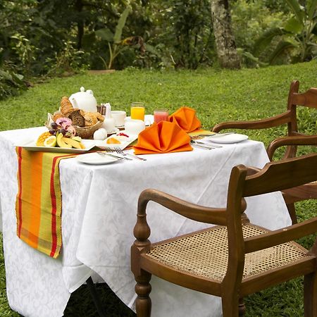 Athulya Villas Kandy Buitenkant foto